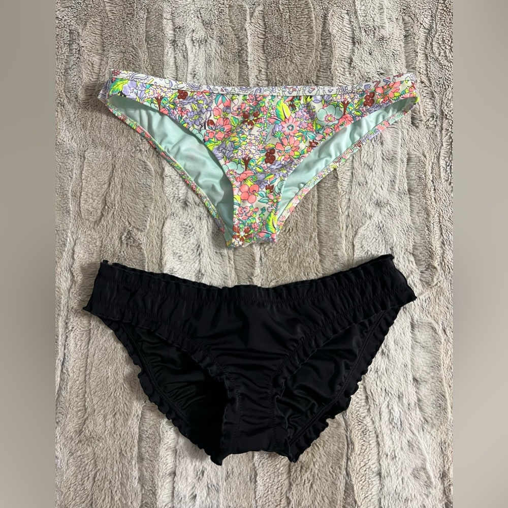 Lot of 2 Victoria’s Secret Cheeky Bikini Bottoms Sz S
